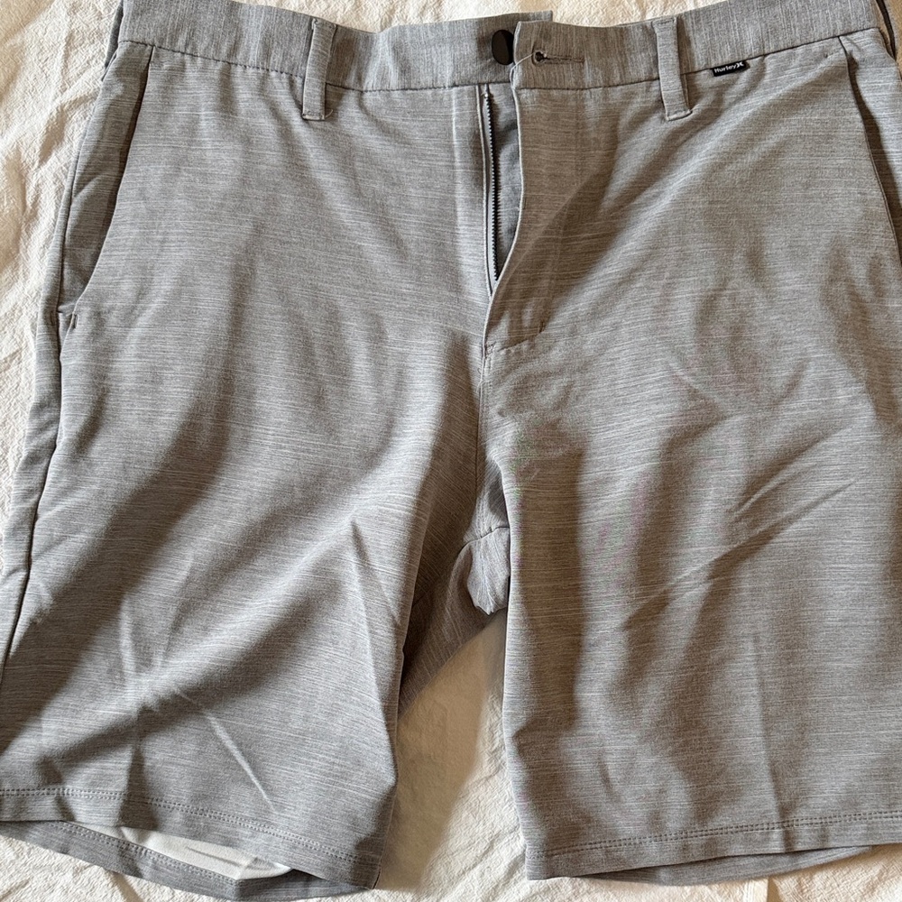 Hurley Light Gray Flat Front Men's Shorts size 34.